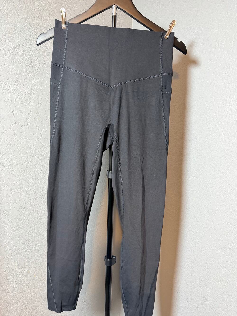 Halara High-Waisted Pocket Leggings - Size Medium (7/8) Black